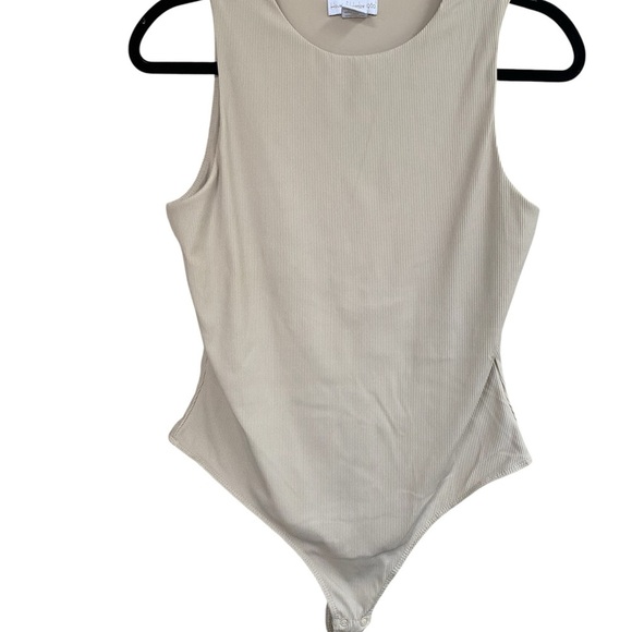 Boundle House of Harlow 1960 Black and Cream Tank Tops - Picture 3 of 5